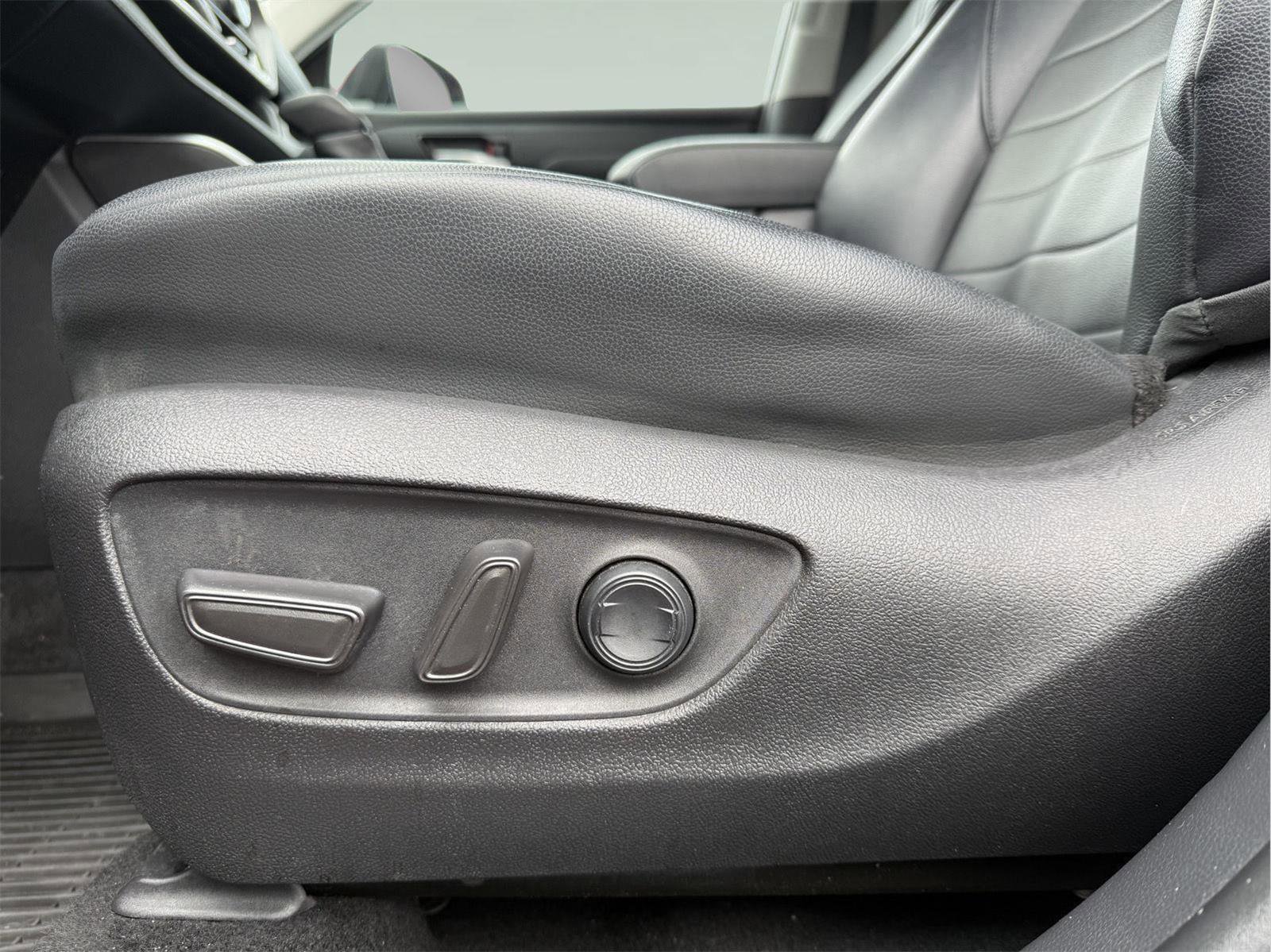 Used 2022 Toyota Highlander XLE image 10