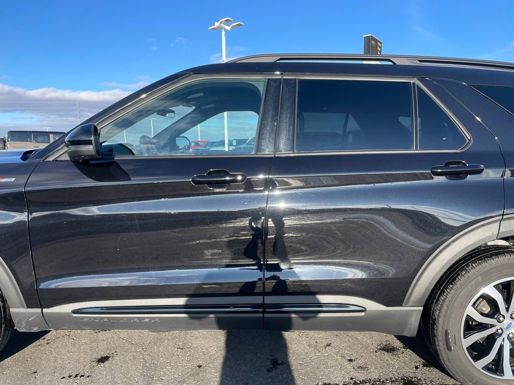 Used 2025 Ford Explorer ST-Line image 31