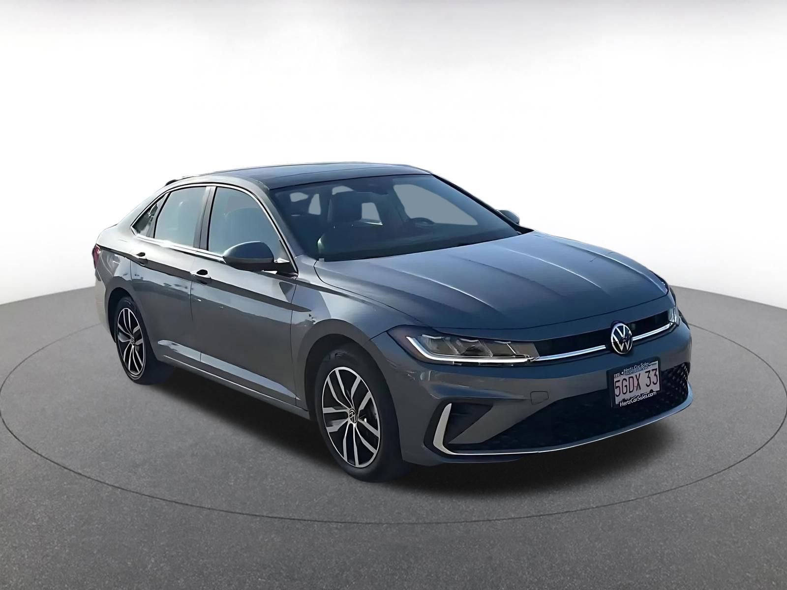 Used 2025 Volkswagen Jetta SE image 3