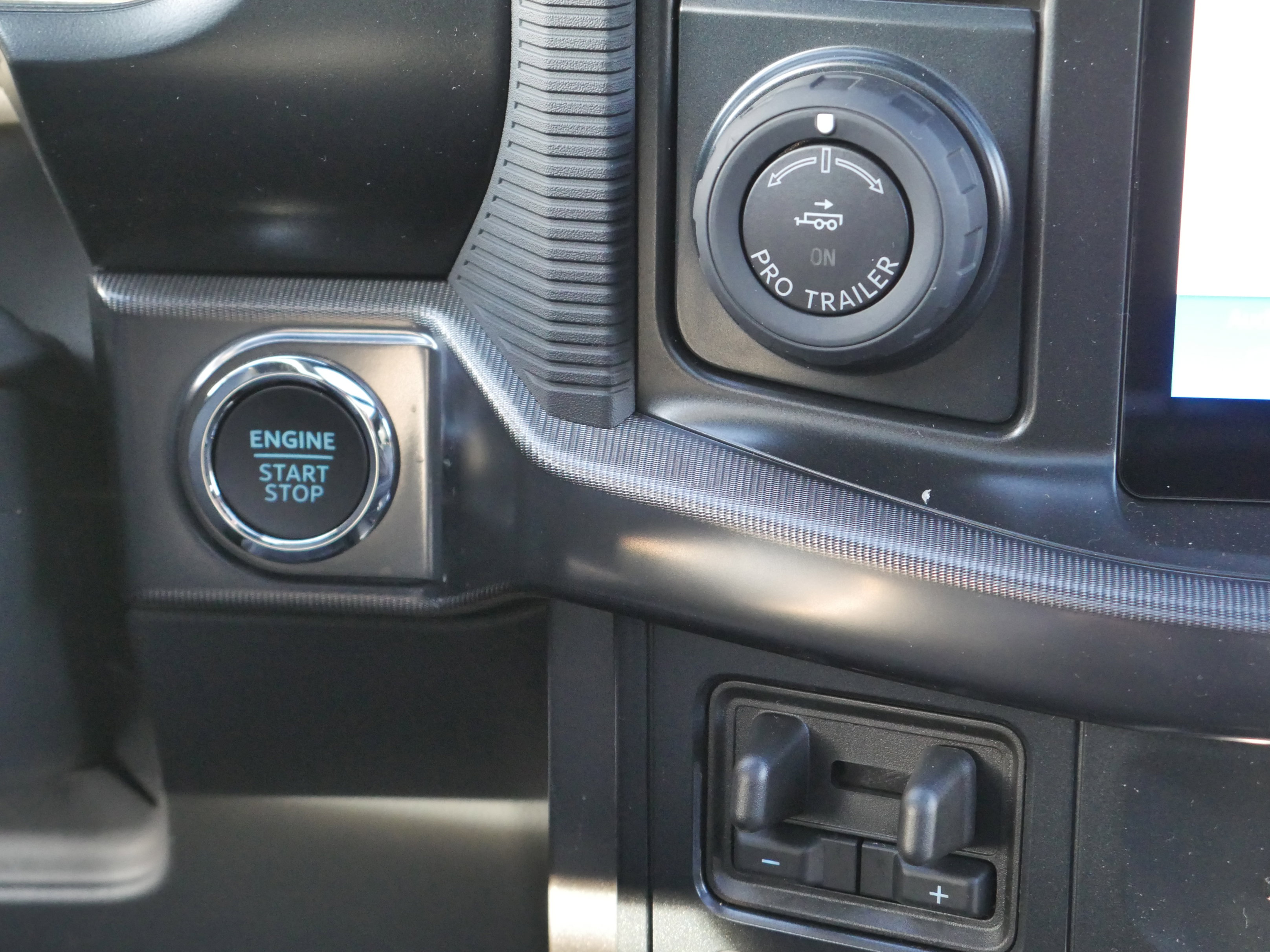 New 2025 Ford F150 Lariat w/ Equipment Group 502A High image 10