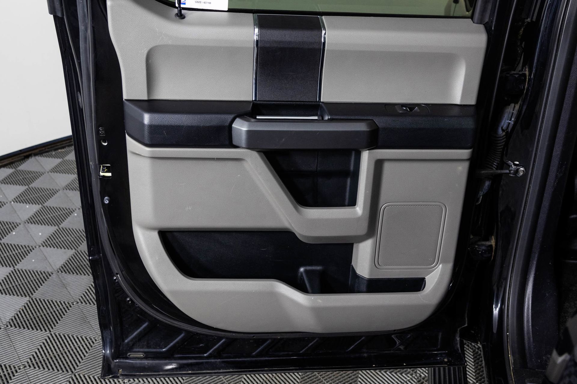 Used 2018 Ford F150 XLT image 32