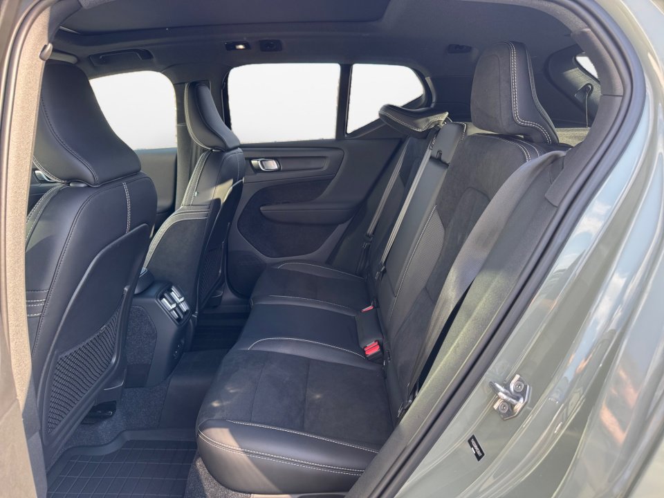 Used 2021 Volvo XC40 P8 Recharge w/ Advanced Package image 16