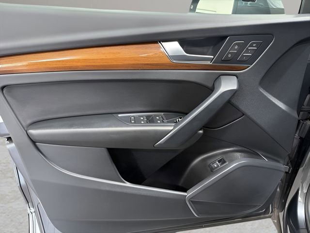 Used 2023 Audi Q5 2.0T Premium w/ Convenience Package image 9