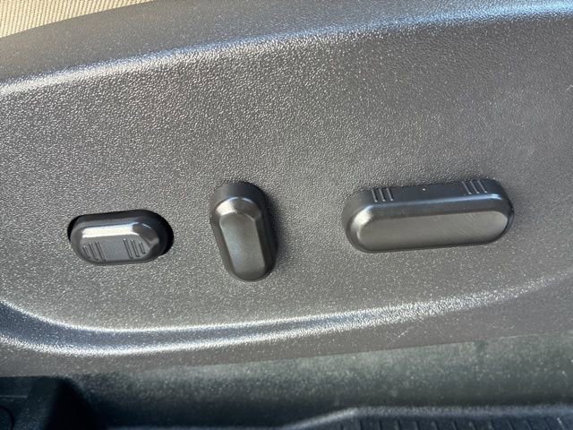 Used 2017 Ford C-MAX Energi SE w/ Equipment Group 402A image 30