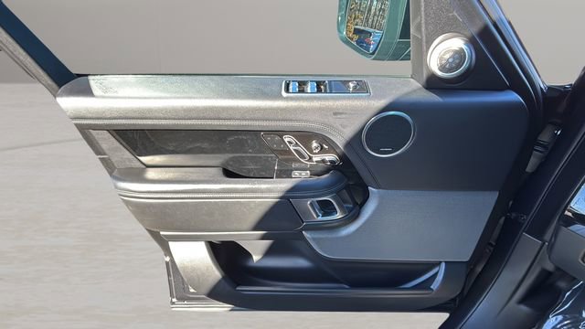 Used 2019 Land Rover Range Rover HSE image 17