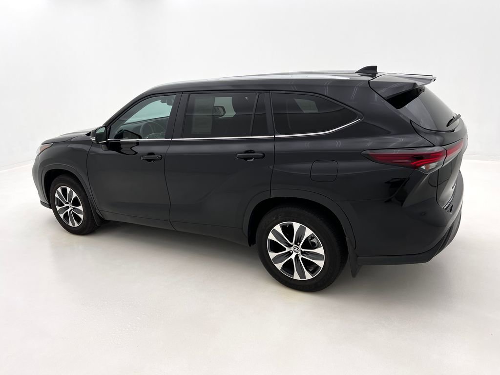 Used 2024 Toyota Highlander XLE image 10