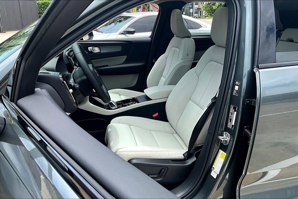 New 2026 Volvo XC40 B5 Plus w/ Protection Package Premier image 28