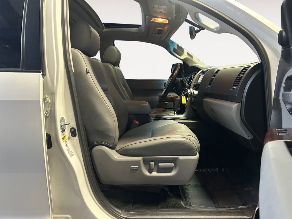 Used 2016 Toyota Sequoia Platinum image 10