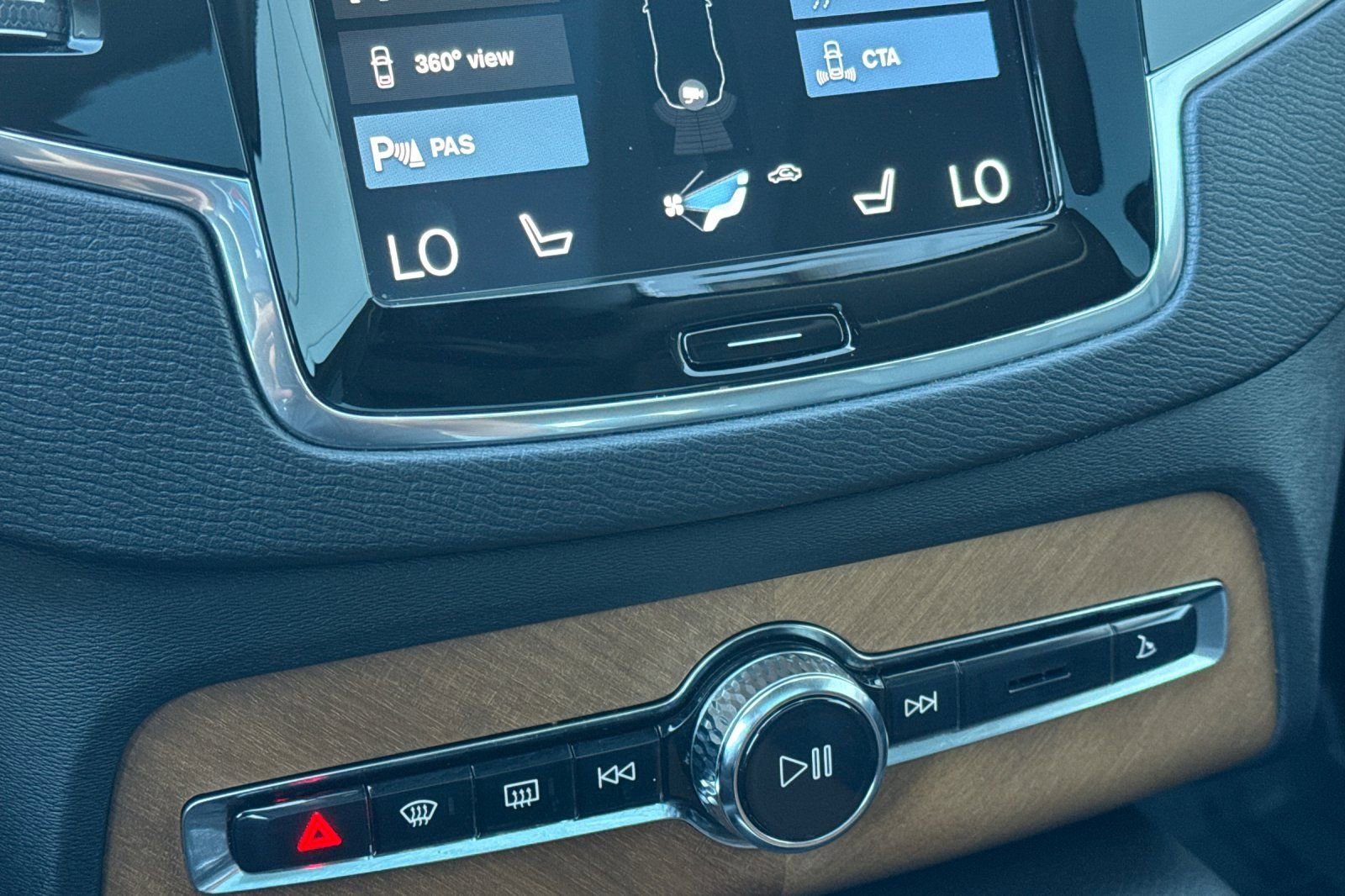 Used 2022 Volvo XC90 T5 Momentum w/ Advanced Package image 23