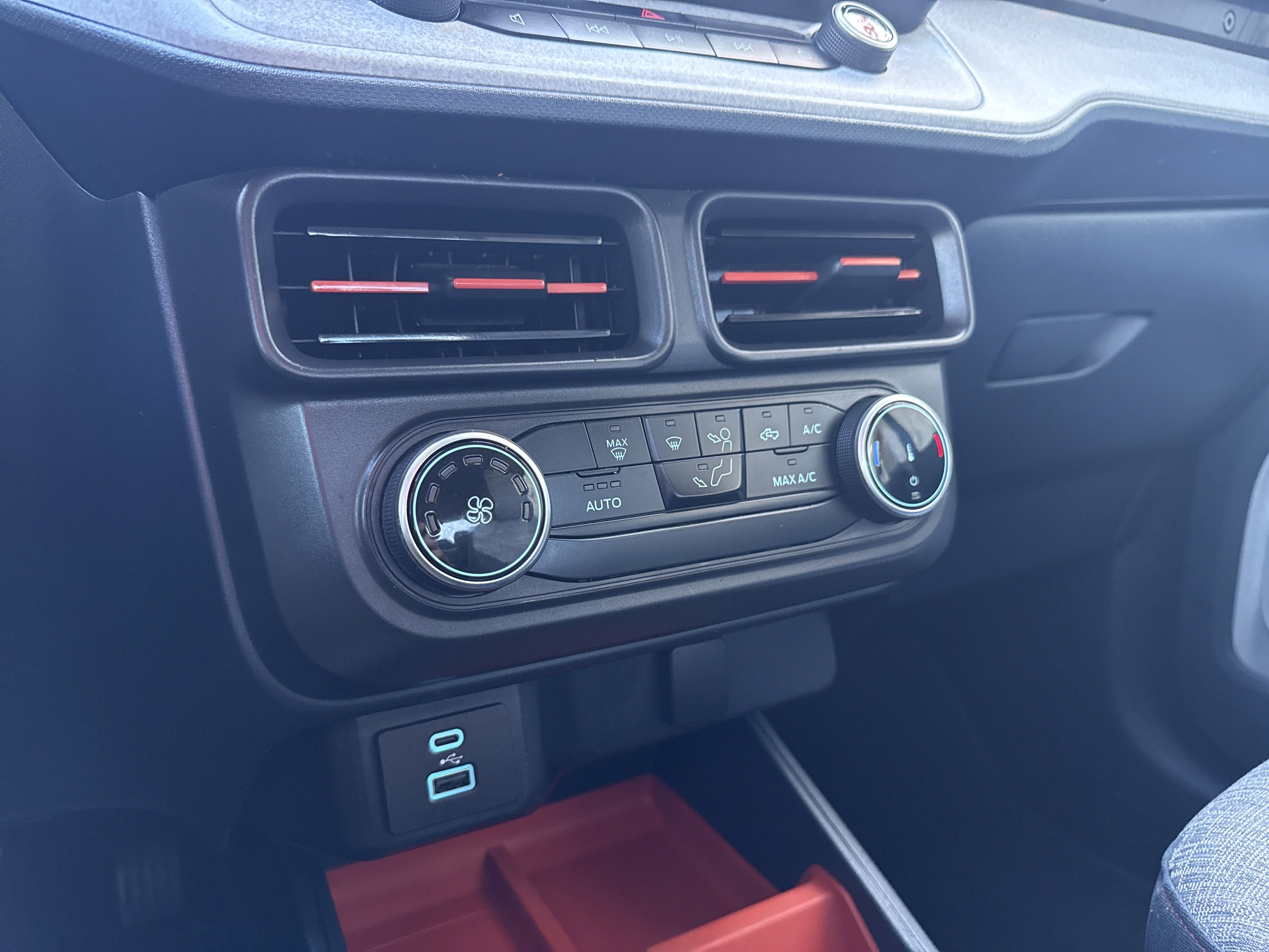 Used 2023 Ford Maverick XLT image 25