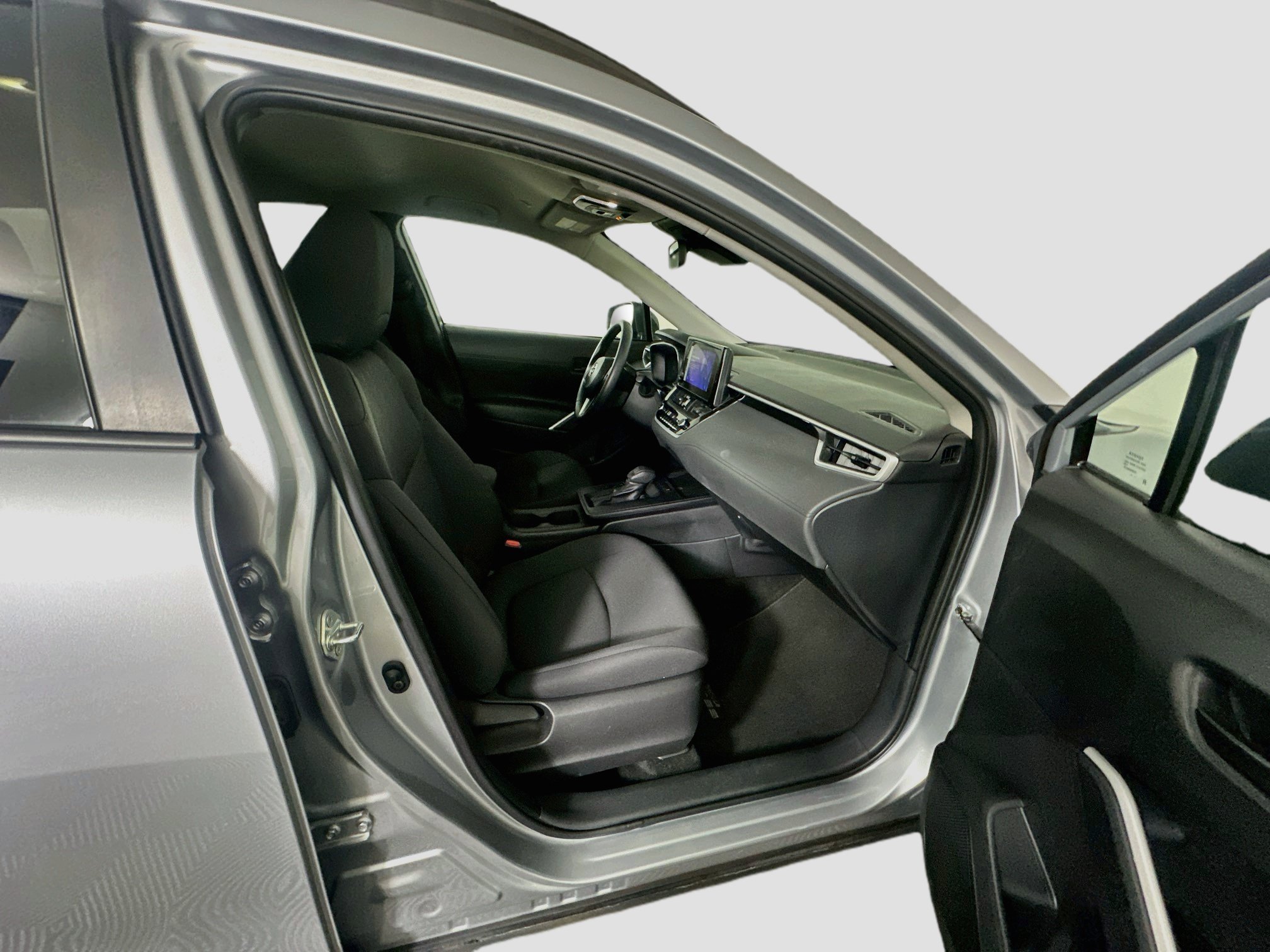 Used 2026 Toyota Corolla Cross LE FWD image 30