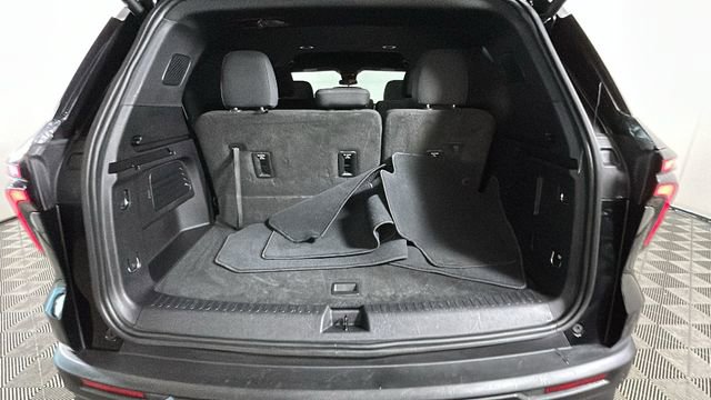 Used 2024 Chevrolet Traverse LS w/ Midnight/Sport Edition AWD/4WD image 28