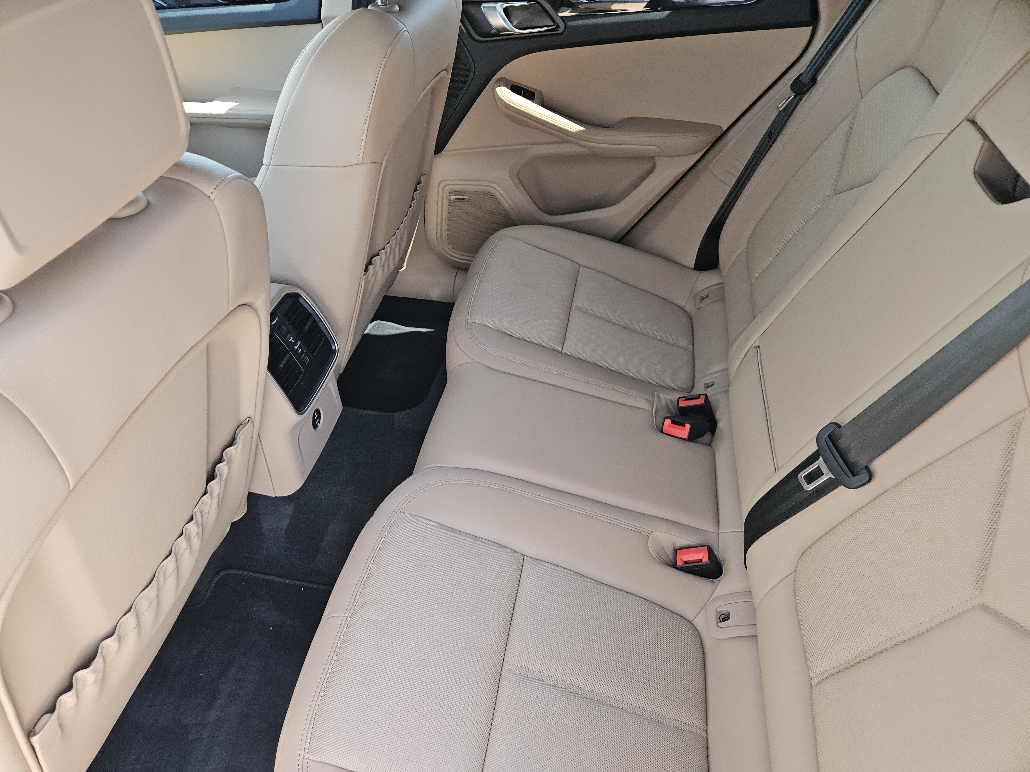 Certified 2026 Porsche Macan AWD/4WD image 29