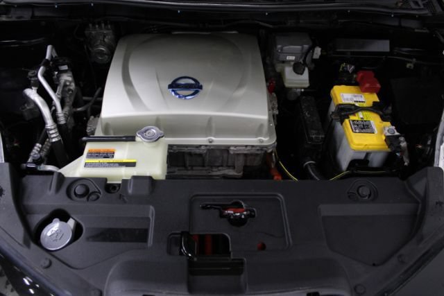 Used 2015 Nissan Leaf SL w/ Premium Package FWD image 30