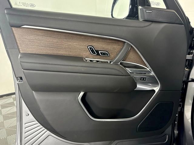 New 2025 Land Rover Range Rover SE image 28