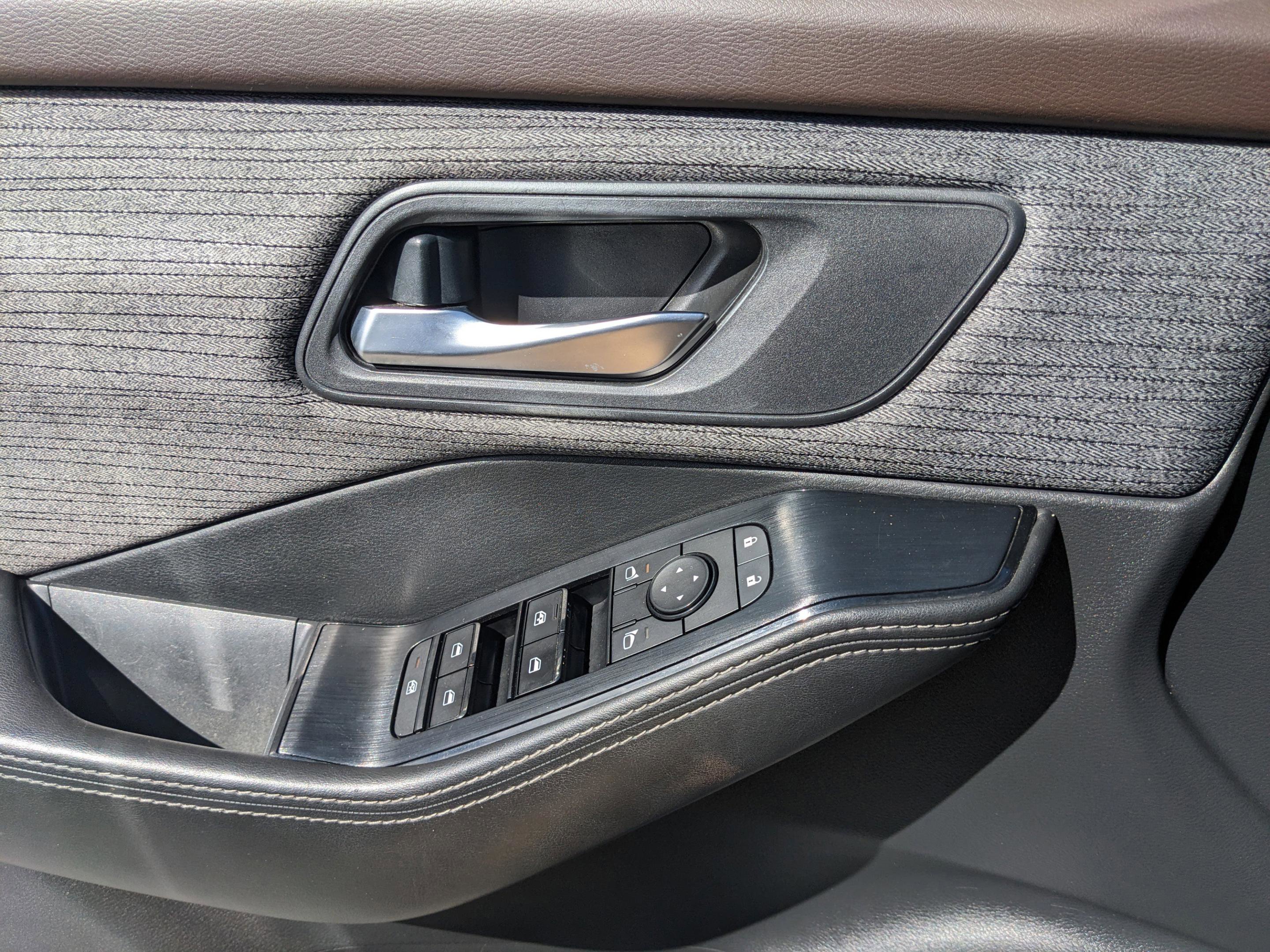 Used 2021 Nissan Rogue SV image 22