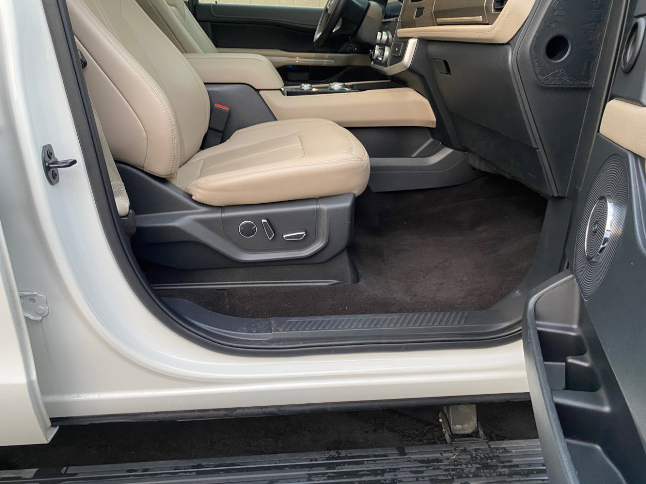 Used 2022 Ford Expedition Max Limited image 36