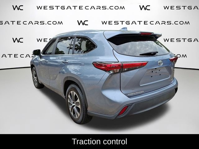 Used 2023 Toyota Highlander XLE image 5