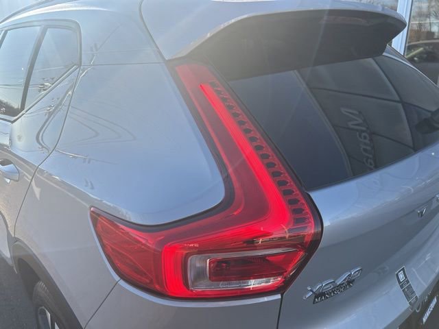 Certified 2025 Volvo XC40 B5 Plus image 10