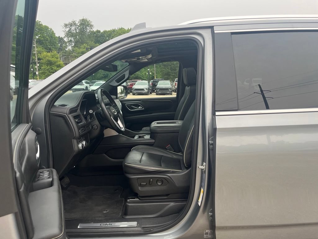Used 2023 GMC Yukon XL SLT w/ SLT Premium Package AWD/4WD image 19