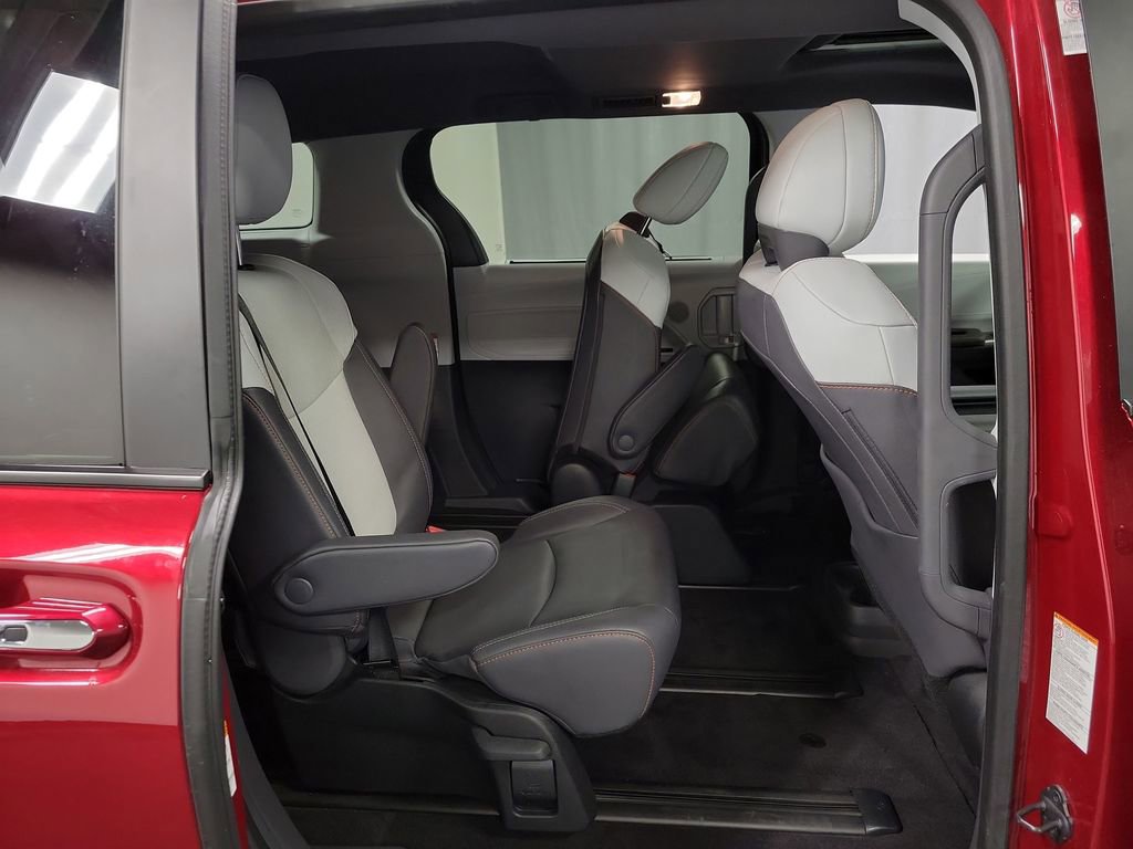 Used 2023 Toyota Sienna XSE w/ XSE Plus Package AWD/4WD image 27