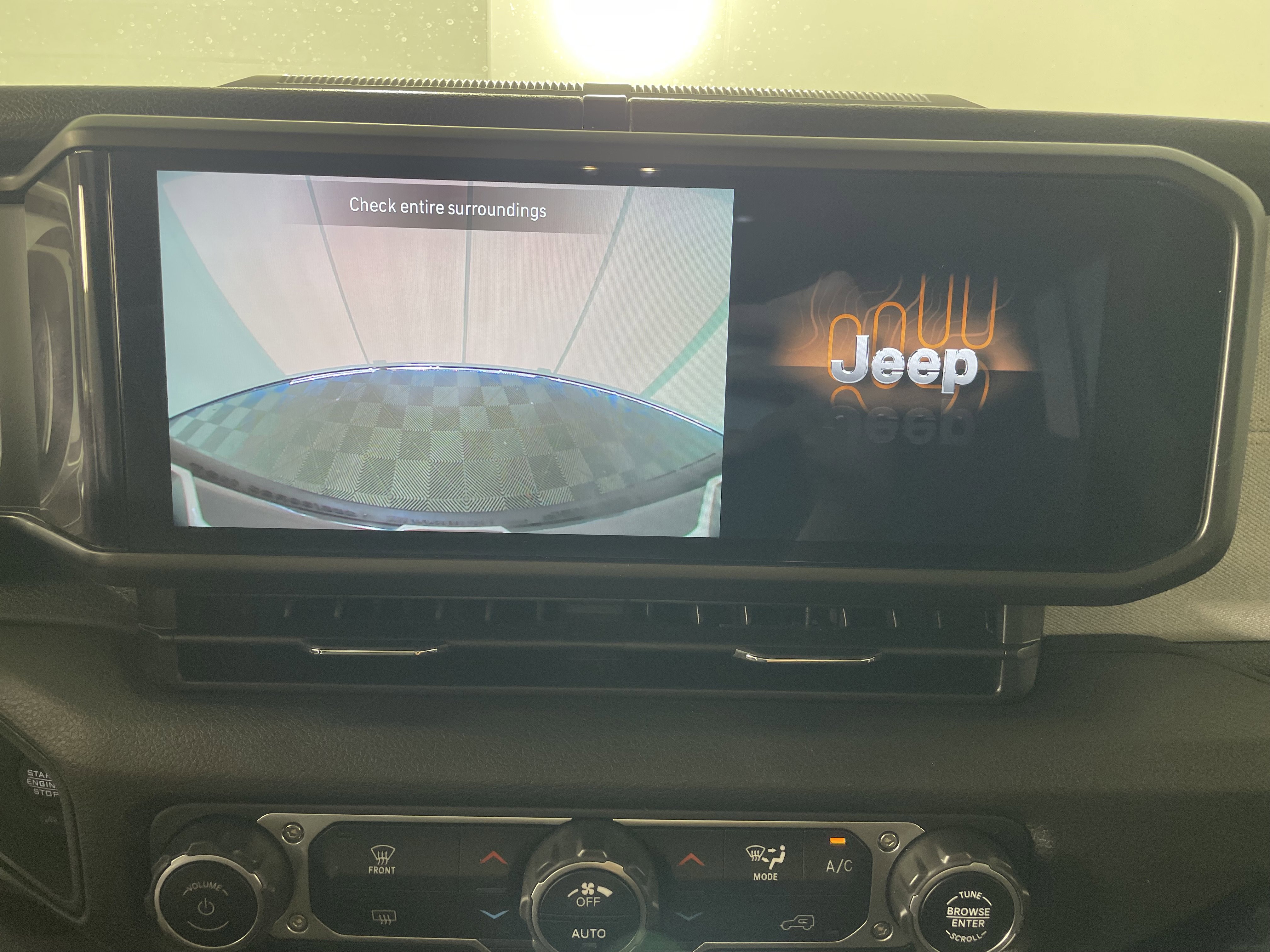 Used 2024 Jeep Wrangler Unlimited AWD/4WD image 18