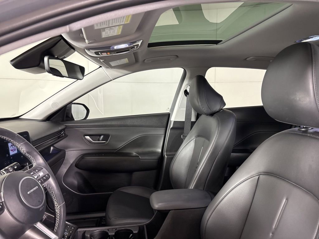 Used 2025 Hyundai Kona Limited image 23