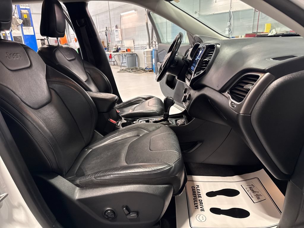 Used 2020 Jeep Cherokee Limited FWD image 30