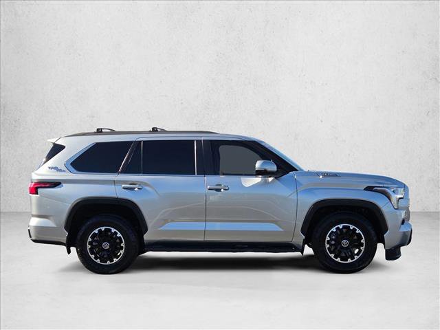 Used 2024 Toyota Sequoia SR5 w/ SR5 Premium Package AWD/4WD video 4