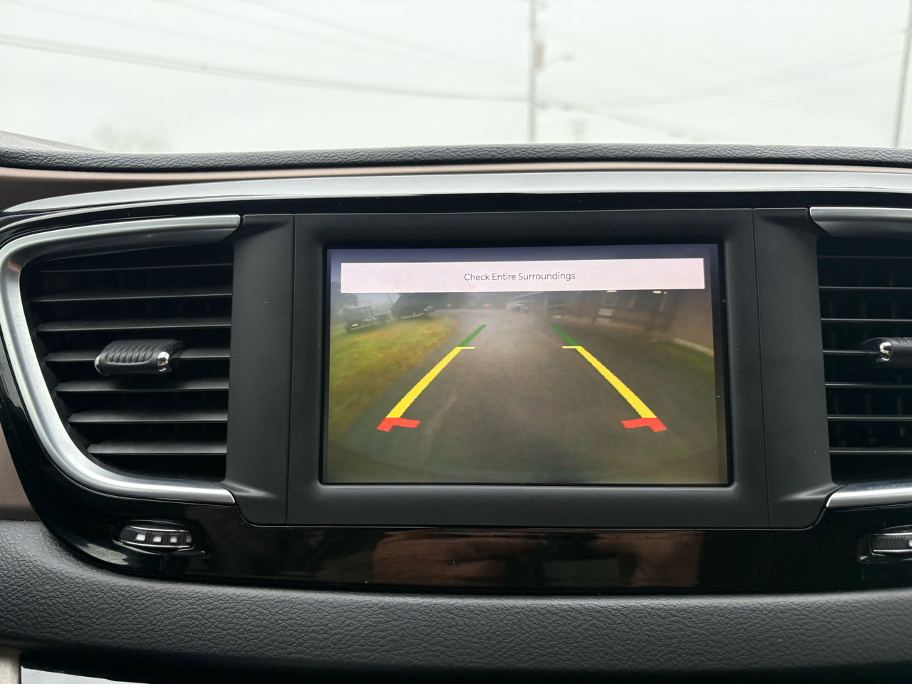 Used 2022 Chrysler Voyager LX image 21