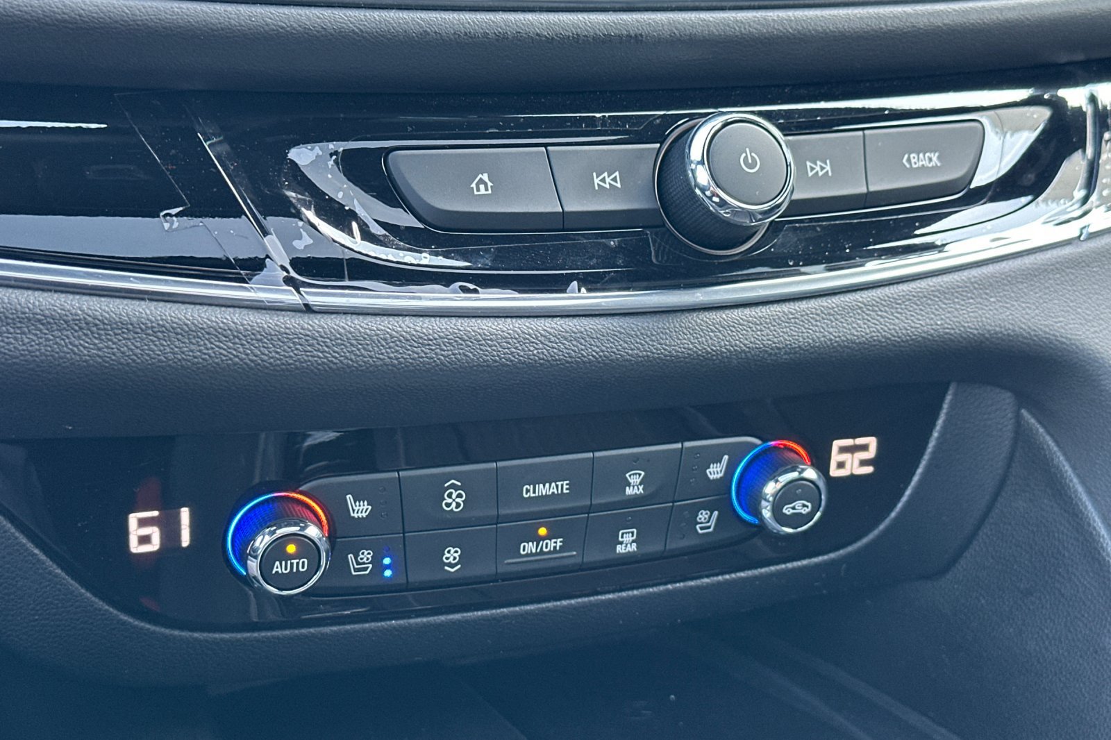 Certified 2024 Buick Enclave Avenir FWD image 30