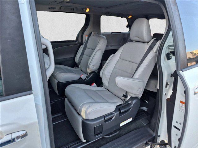 Used 2019 Toyota Sienna Limited Premium FWD image 20