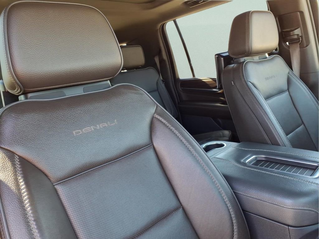 Used 2022 GMC Yukon XL Denali image 16