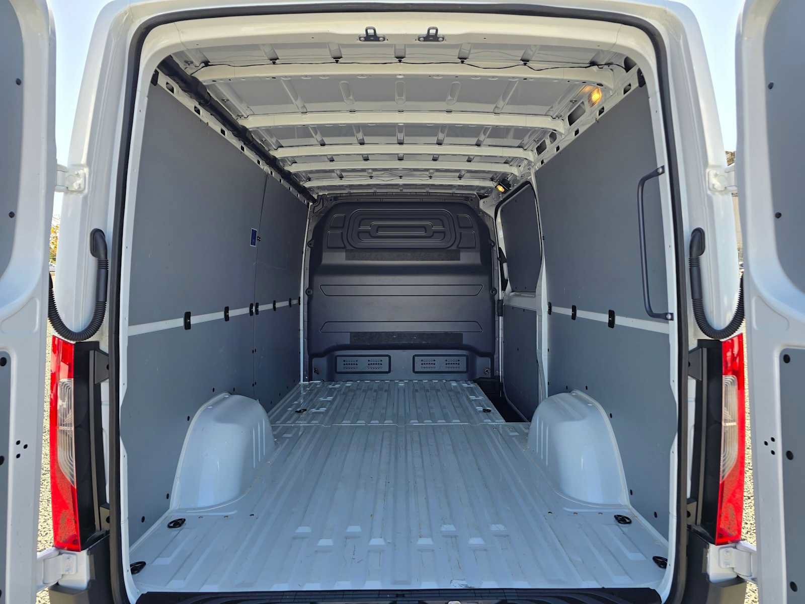 Used 2025 Mercedes-Benz Sprinter 2500 image 14