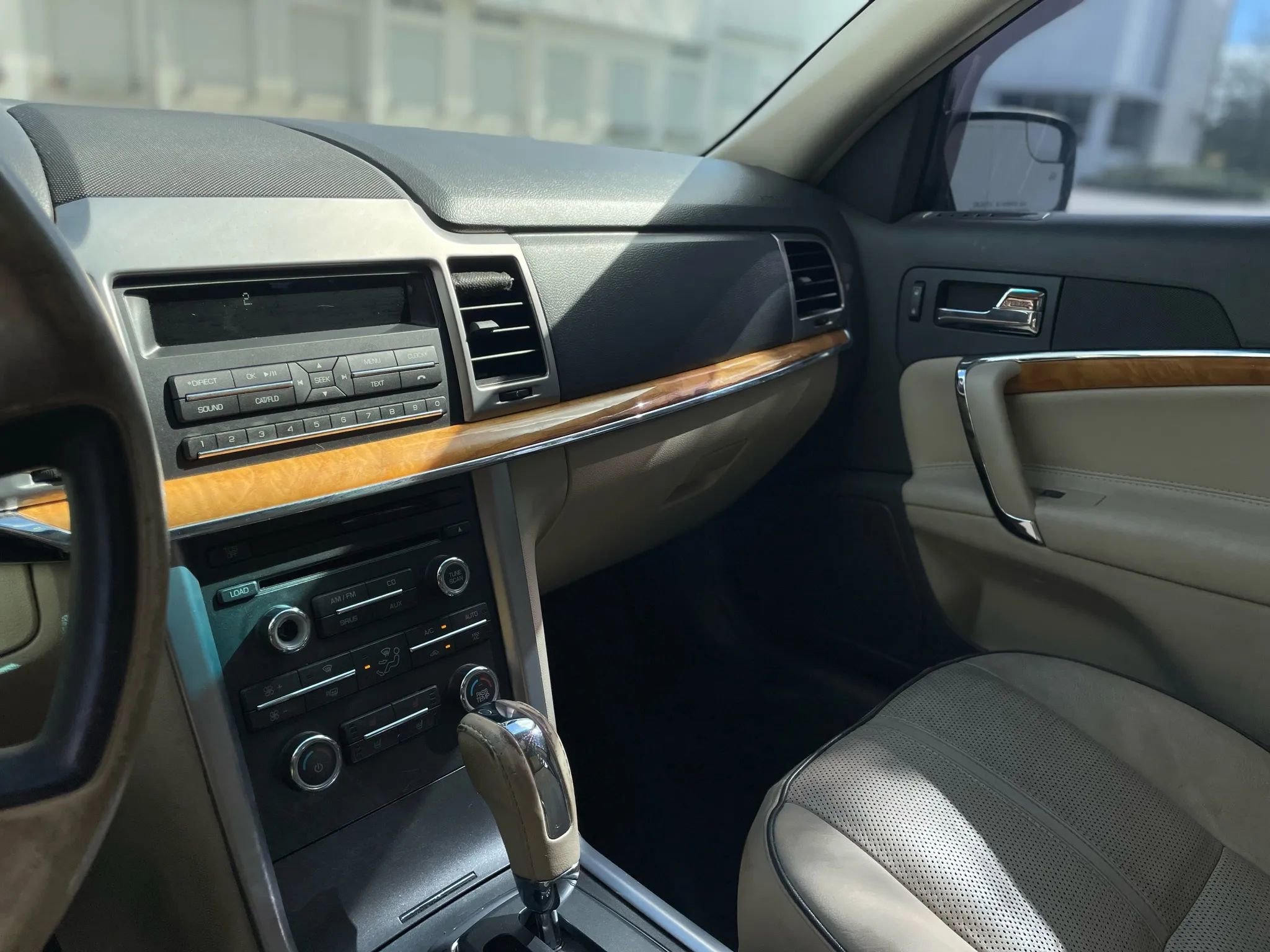 Used 2011 Lincoln MKZ Hybrid image 32