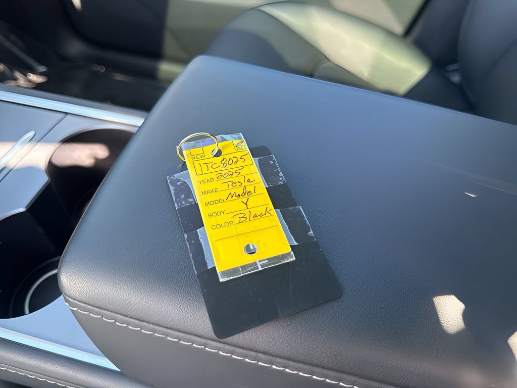 Used 2025 Tesla Model Y Long Range RWD image 34
