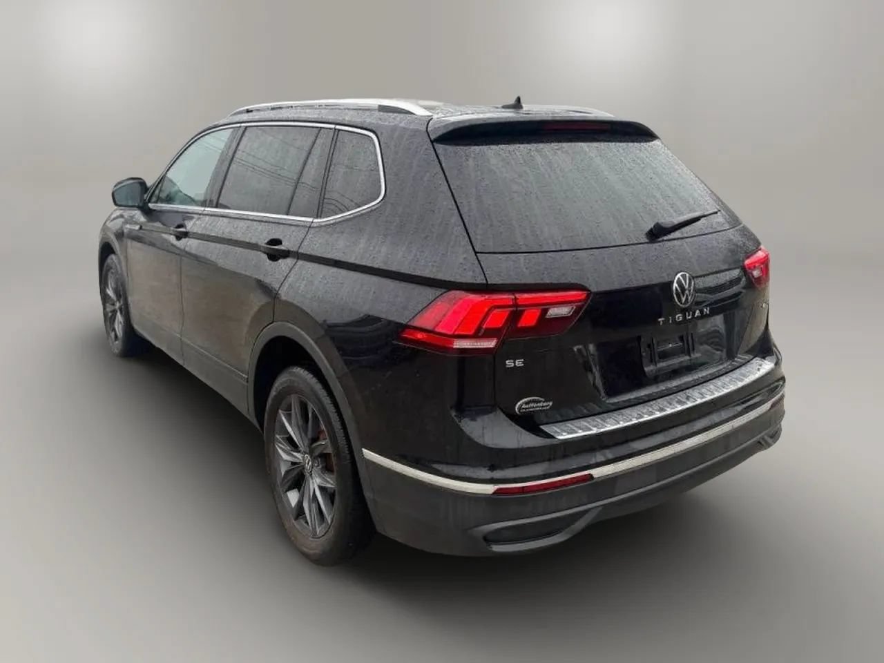 Used 2022 Volkswagen Tiguan SE w/ Panoramic Sunroof Package AWD/4WD image 5