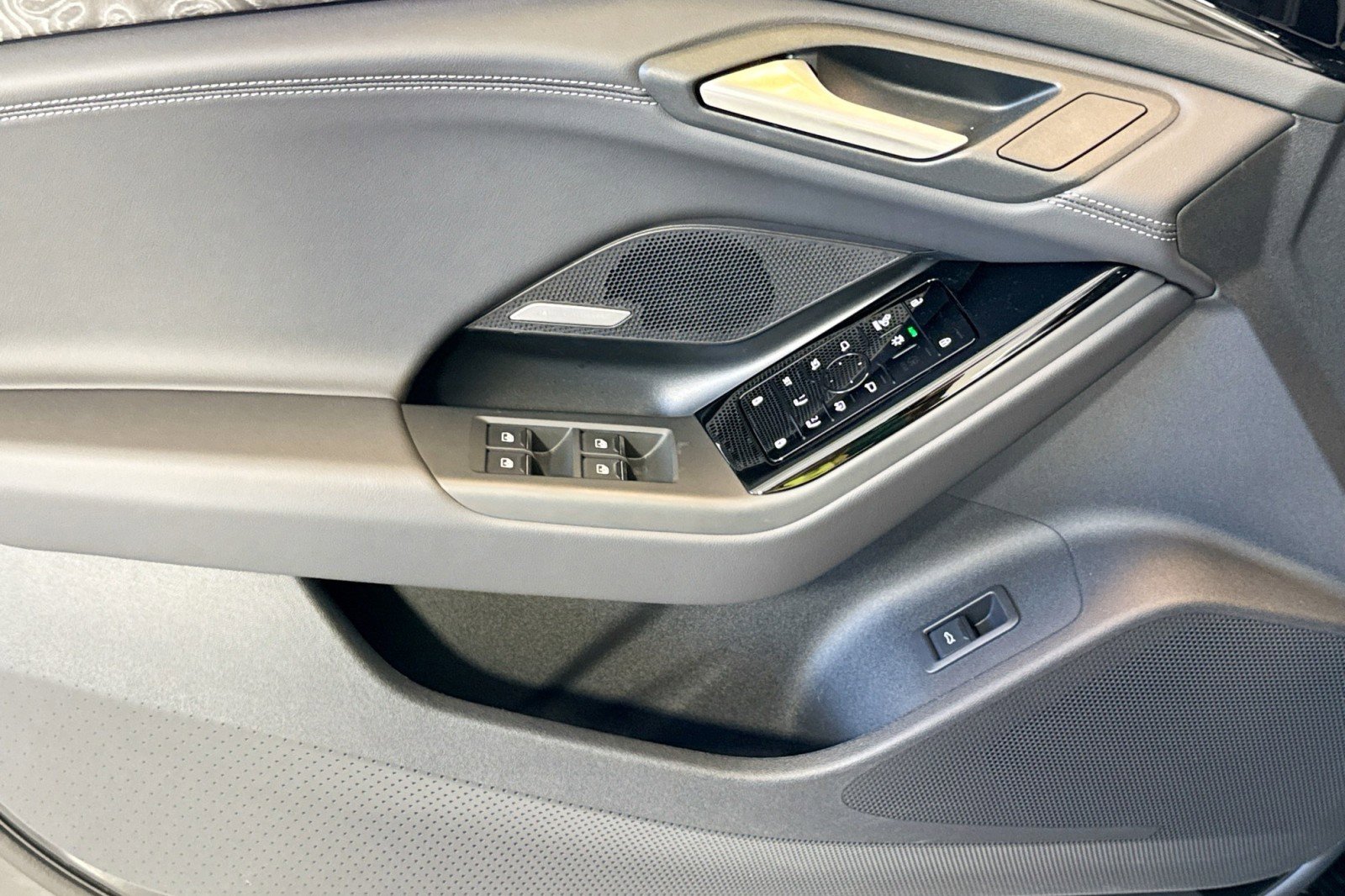 New 2025 Audi A6 e-tron Premium Plus RWD image 15