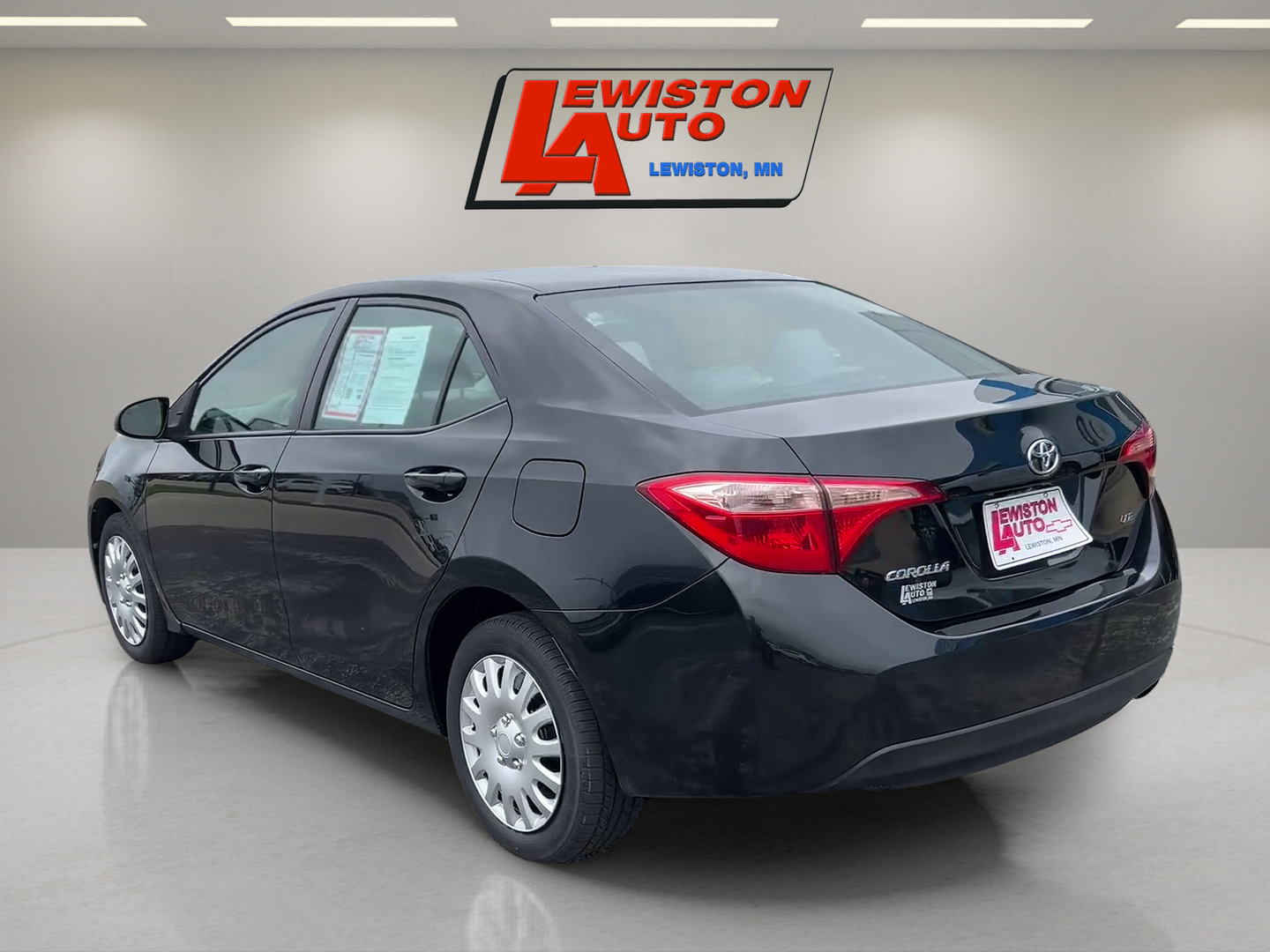 Used 2017 Toyota Corolla LE w/ Carpet Mat Package (TMS) FWD image 3