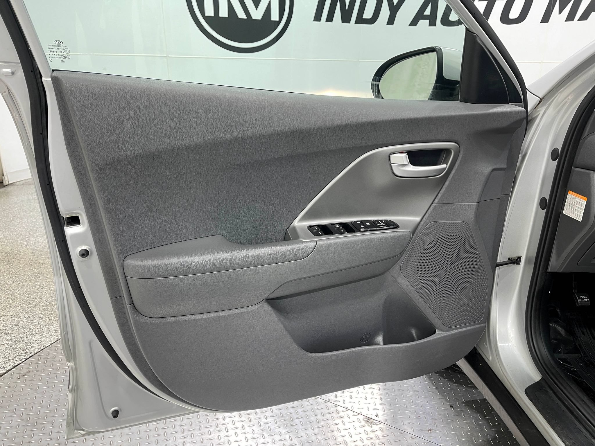 Used 2019 Kia Niro LX FWD image 13
