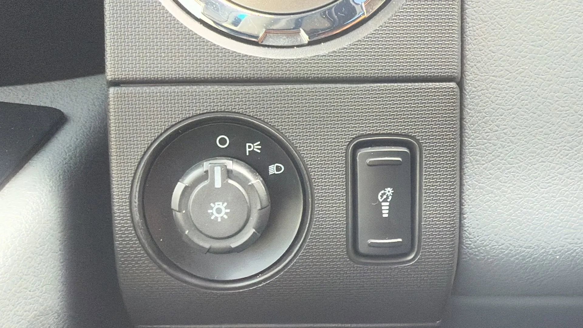 Used 2015 Ford F250 XLT w/ Snow Plow Prep Package image 14