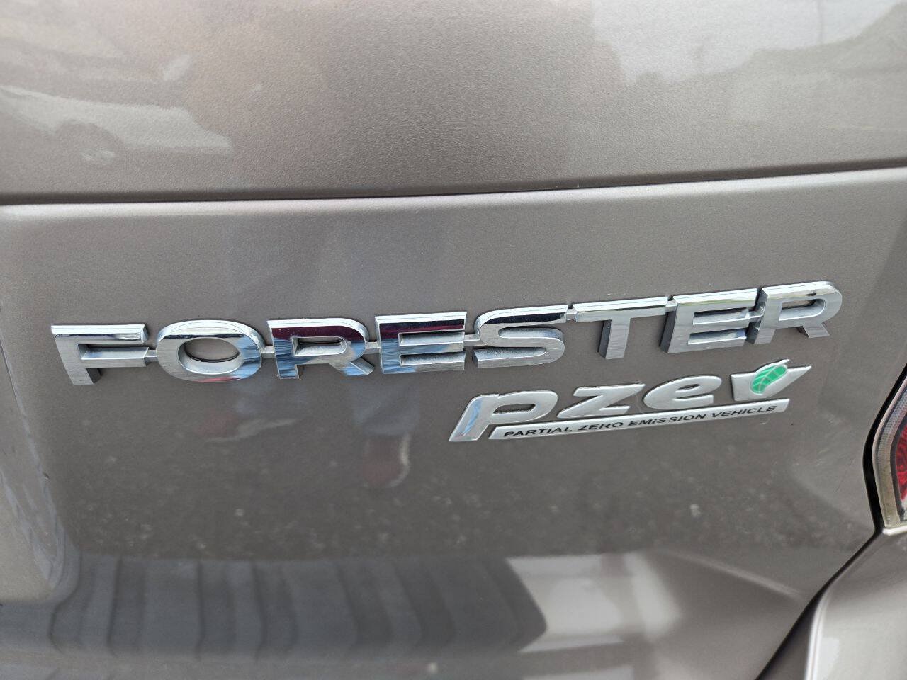 Used 2014 Subaru Forester 2.5i Limited AWD/4WD image 12