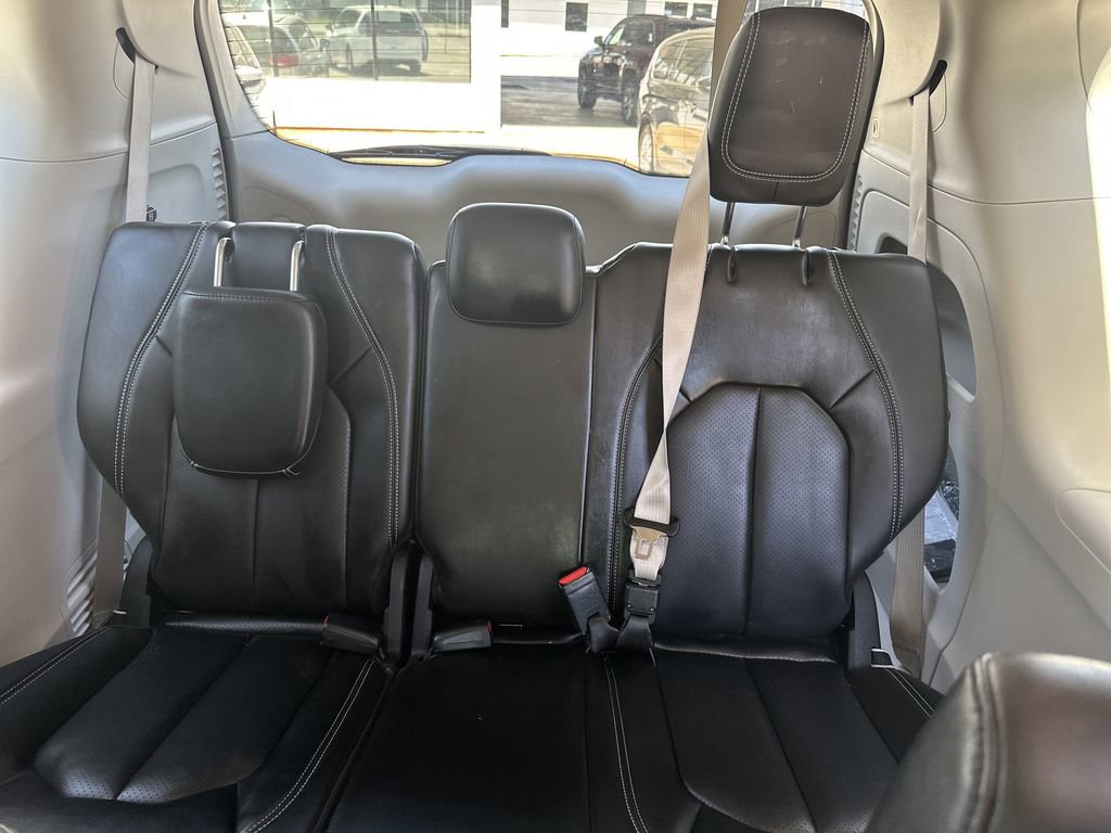 Used 2023 Chrysler Pacifica Touring-L FWD image 24