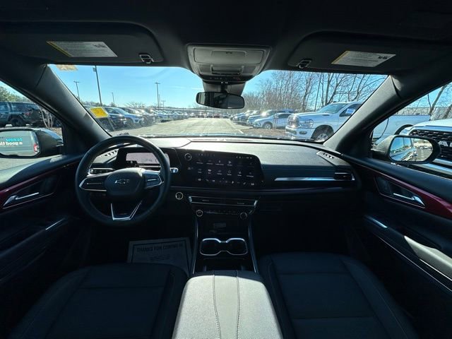 Used 2025 Chevrolet Traverse Z71 w/ Driver Confidence Package image 2