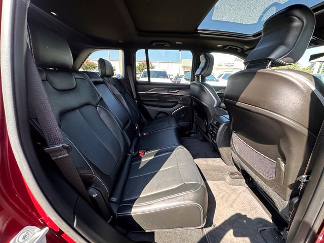 Used 2025 Jeep Grand Cherokee Overland w/ Adv Protech Group III AWD/4WD image 32