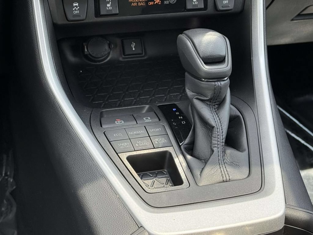 Used 2022 Toyota RAV4 XLE w/ Convenience Package AWD/4WD image 18
