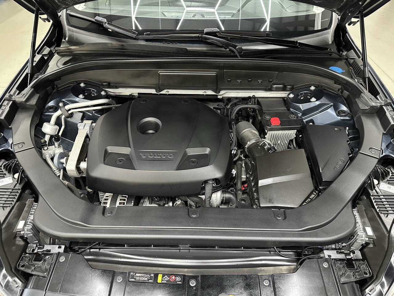 Used 2019 Volvo XC60 T5 Inscription w/ Protection Package Premier image 7