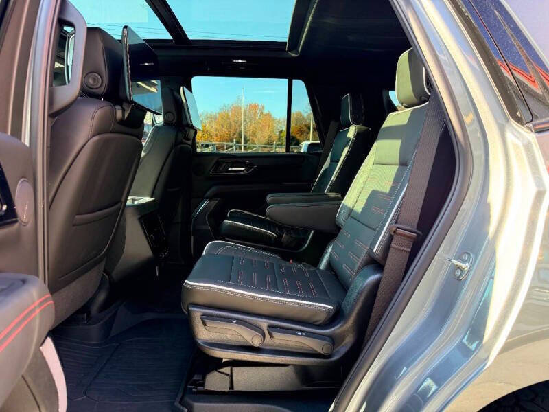 Used 2025 GMC Yukon AT4 Ultimate w/ LPO, Floor Liner Package AWD/4WD image 35