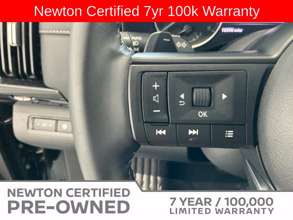 Used 2025 Nissan Pathfinder SV FWD image 31
