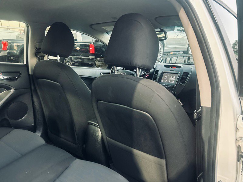 Used 2017 Kia Forte S image 13